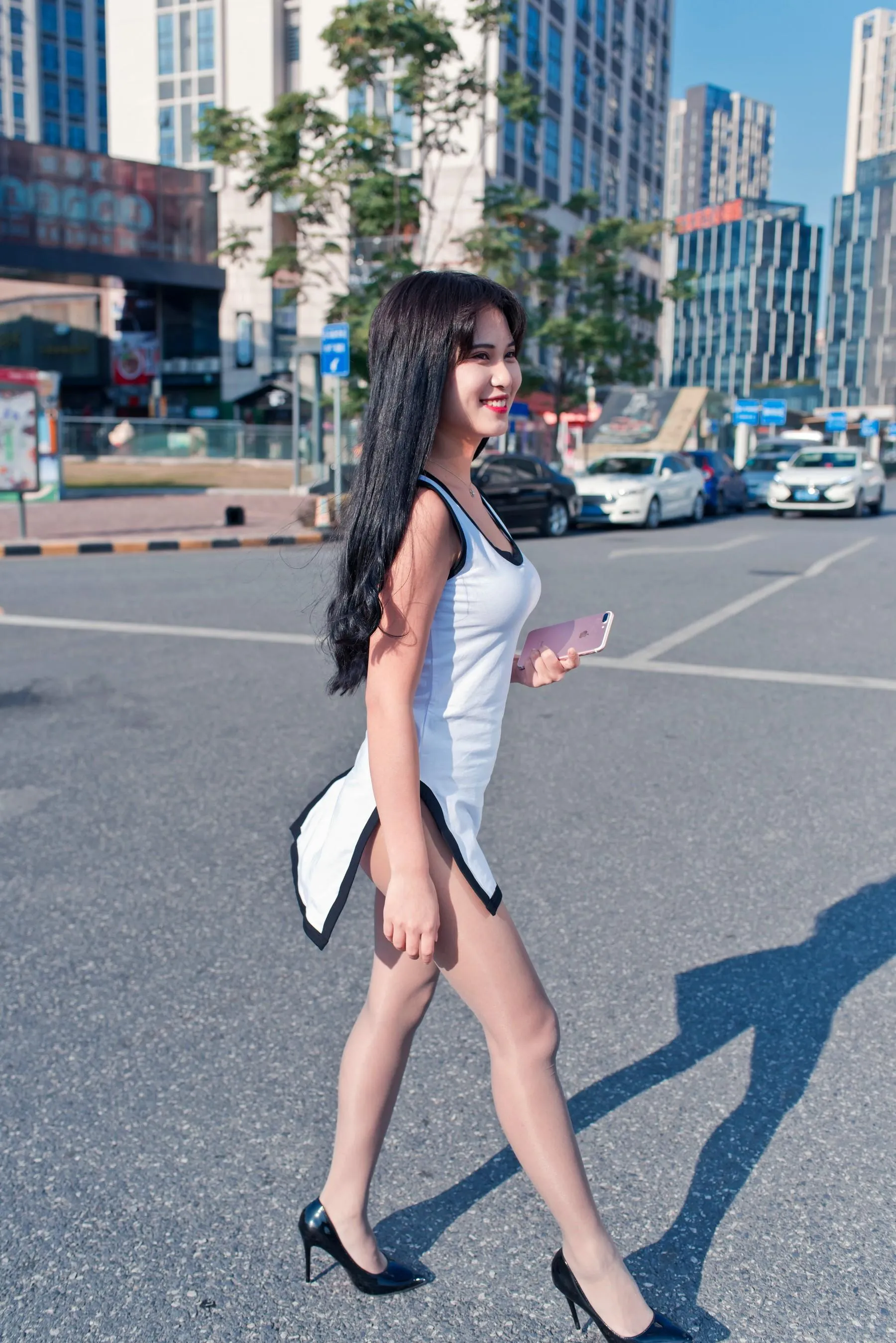 [魔镜街拍] NO.127 白色高跟旗袍肉丝美女 [319P]插图4